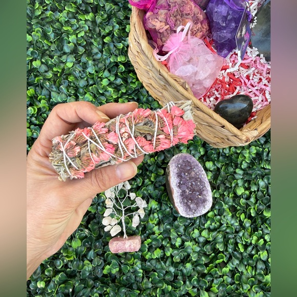 Heart Energy Gift Set | Amethyst, Rose Quartz, Labradorite & Botanicals - Picture 6 of 14